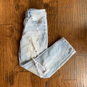 Light wash mom jeans